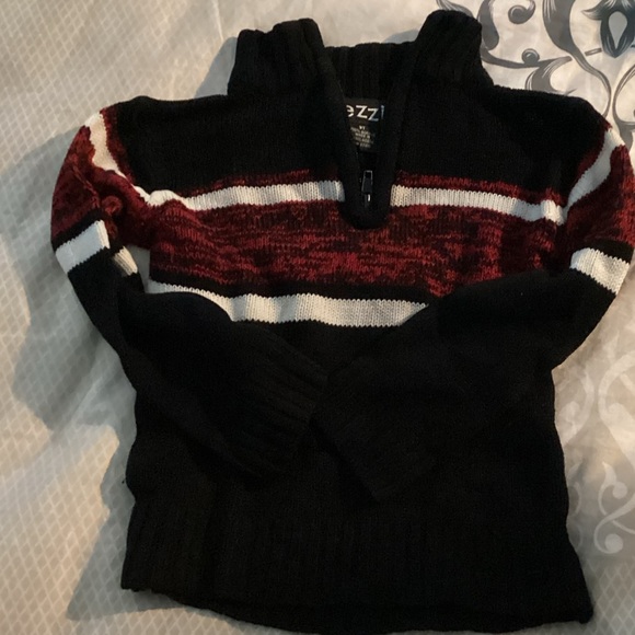 Size 3T elegant top - Picture 3 of 4